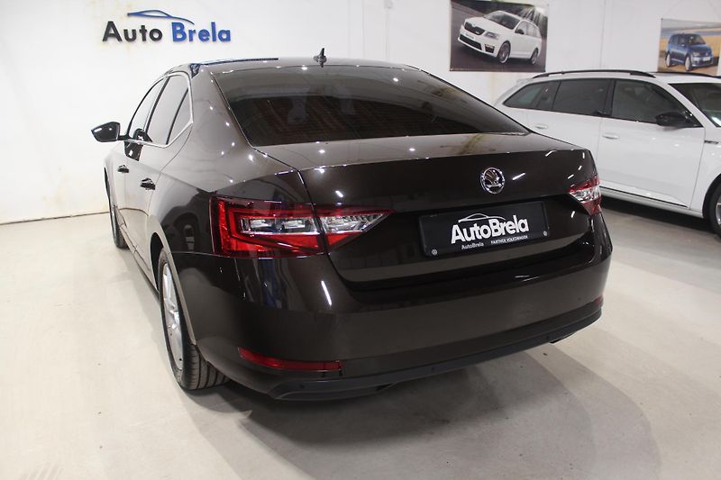 Škoda Superb (2015) 2.0TDI DSG STYLE+ Navi LED - fotka 8 z 43