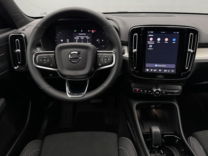 Volvo XC40 (2026) B3 BLACK EDITON  PLUS - fotka 4 z 23