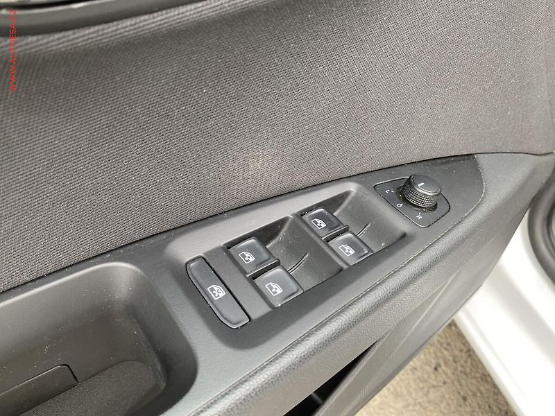 Seat Leon (2015) 2.0 TDi, Style, navi, +ALU - fotka 13 z 19