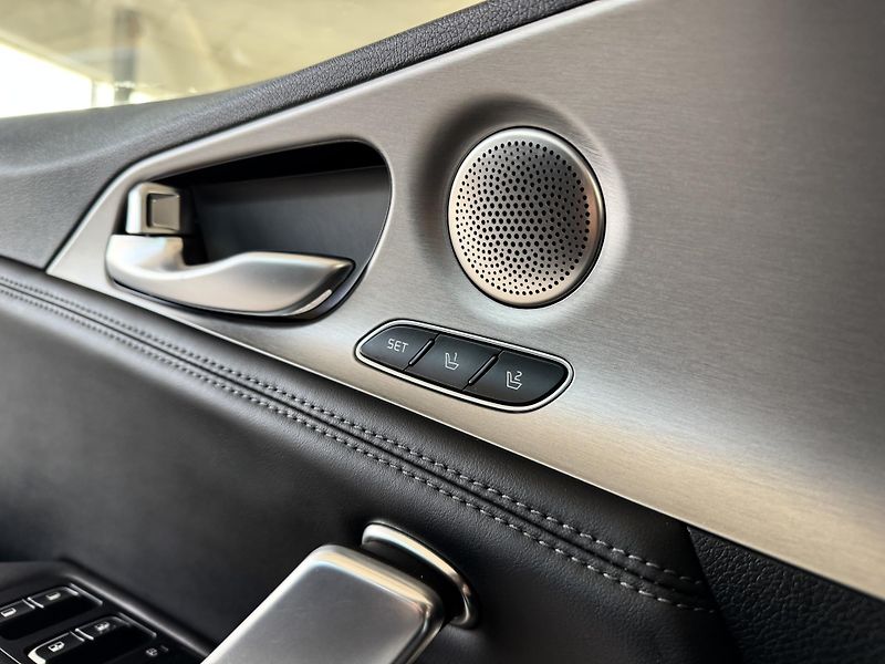 Kia Stinger 3,3TGDI V6*4WD*HUD*360kam*DPH - fotka 34 z 44