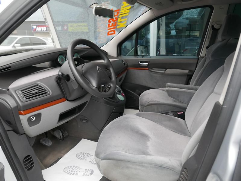 Citroën C8 2,2 HDi 94kW REZERVACE - fotka 14 z 32