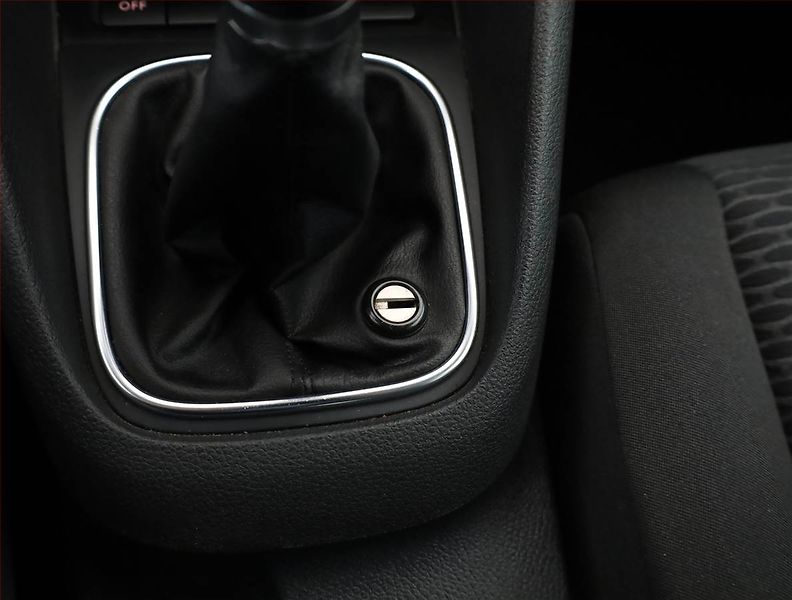 Volkswagen Golf (2009) 1.4 16V, Serv.kniha - fotka 12 z 17