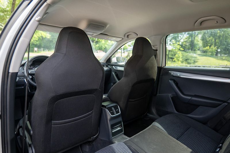 Škoda Octavia 1.4 TSI Tažné Tempomat R17 Alu - fotka 14 z 26