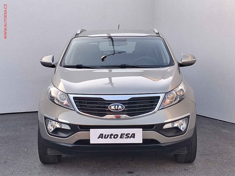 Kia Sportage (2012) 1.6 GDi, AC, park. senzor - fotka 2 z 15
