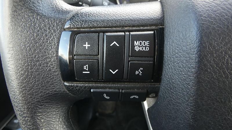 Toyota Hilux 2.4 D-4D Double Cab 4x4 Live - fotka 11 z 23