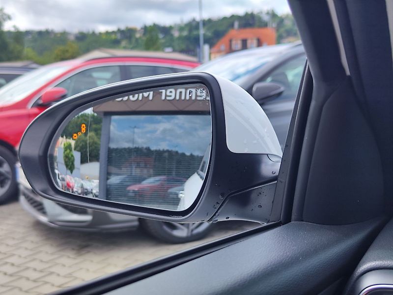 Hyundai i30 1.4 T-GDI/103kW Style Premium - fotka 17 z 38