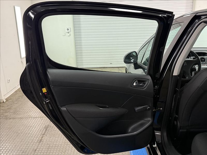Peugeot 308 1,4 16V VTi 95 HP Comfort Pack - fotka 19 z 24