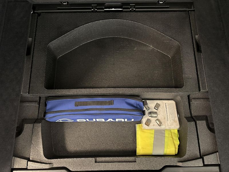 Subaru Legacy kombi 2.0D Sport, 6MT, CZ - fotka 21 z 51