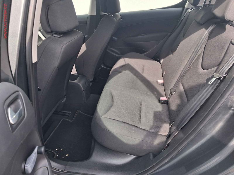 Peugeot 308 (2008) 1.4i, ČR, Klima - fotka 10 z 14