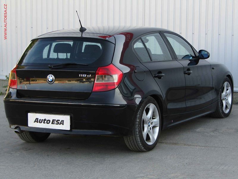 BMW Řada 1 (2007) 2.0 D 118d, AC, xenon - fotka 4 z 14