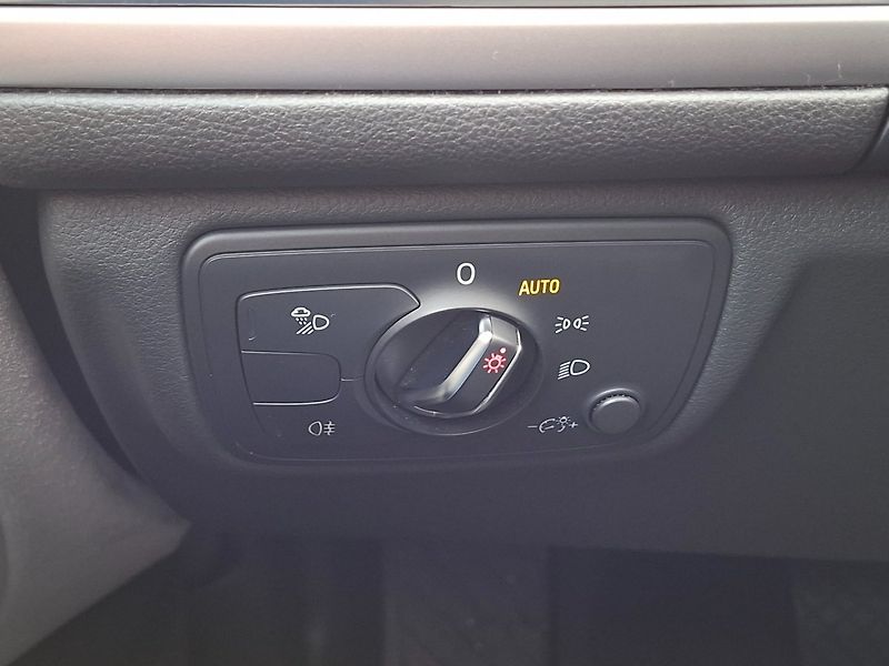 Audi A6 Allroad (2014) 3.0TDI 150kW S-TRONIC -VÝBAVA - fotka 24 z 47