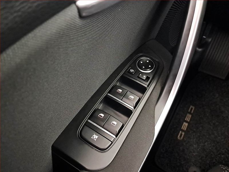 Kia Ceed (2023) Top 1.5 T-GDI, ČR,1.maj - fotka 15 z 17