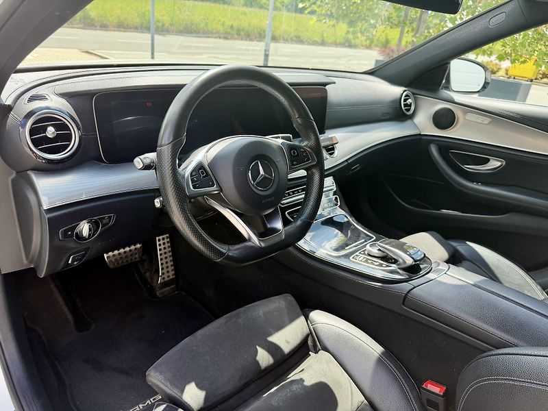 Mercedes-Benz Třídy E (2017) 220D 4Matic W213 AMG KOUP ČR - fotka 12 z 26