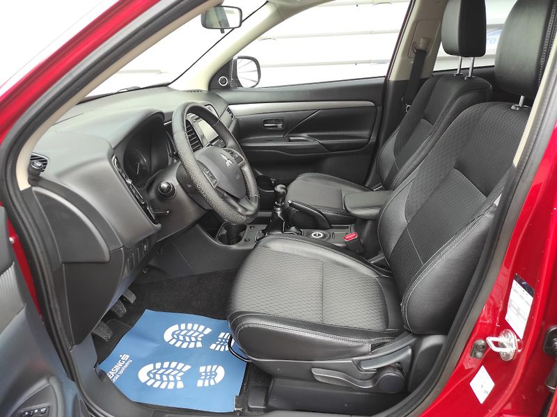 Mitsubishi Outlander 2.2D 110kW 6 st. MAN 4X4 7Míst - fotka 10 z 40