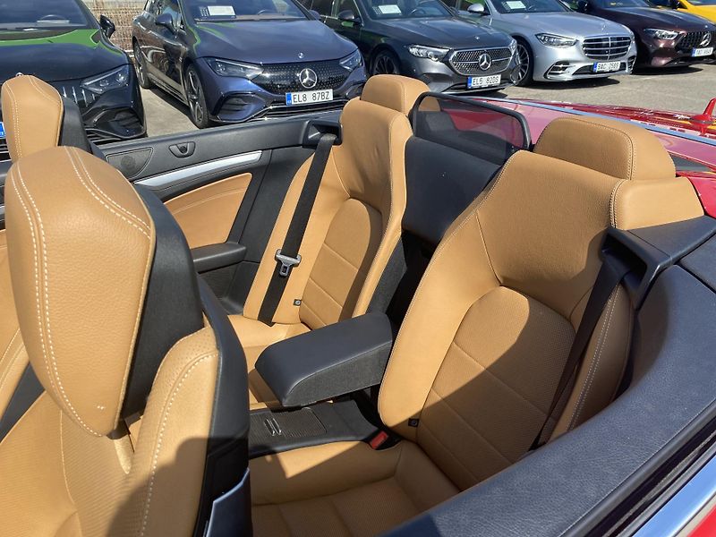 Mercedes-Benz Třídy E E 500 AMG Cabrio - fotka 15 z 25