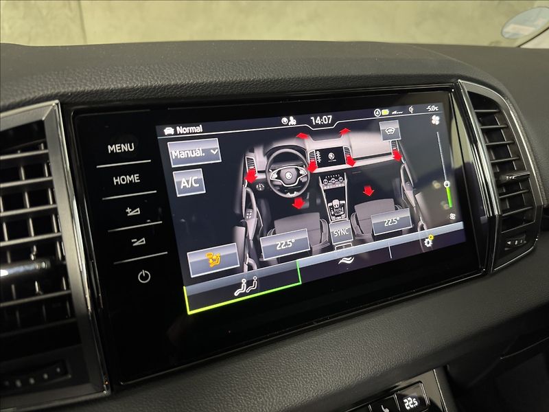 Škoda Karoq 2,0 TDi  DSG 4x4 Style Virtual - fotka 35 z 45
