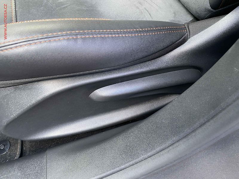 Peugeot 2008 (2015) 1.2PT, Crossway - fotka 14 z 17