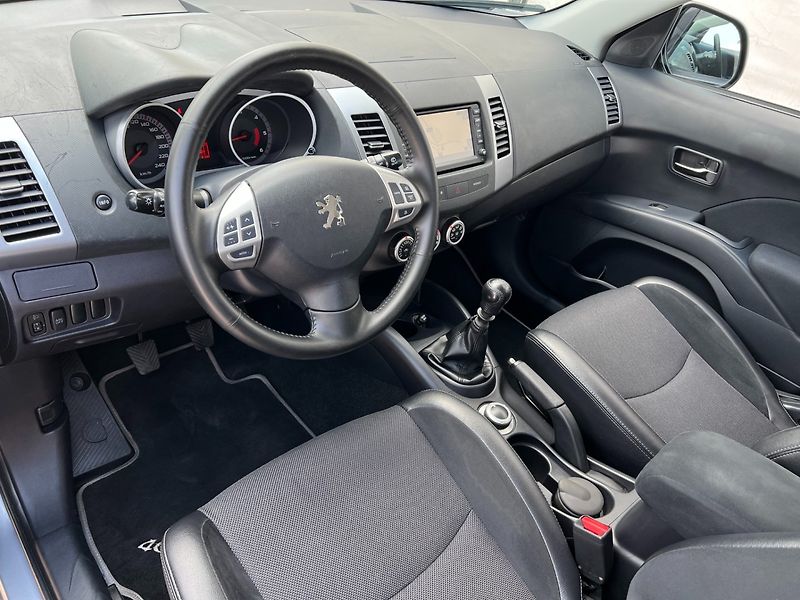 Peugeot 4007 (2009) 2.2HDi 115kW 4x4 - fotka 11 z 36