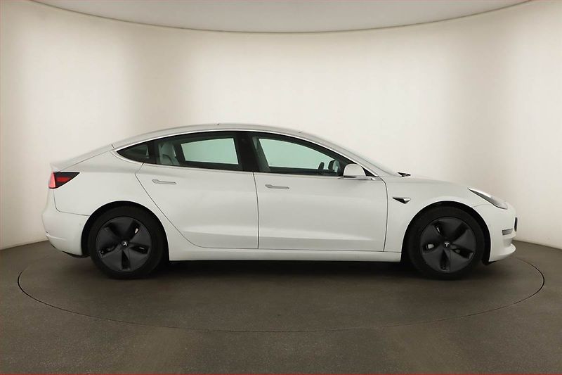 Tesla Model 3 (2020) Long Range 4WD 78kWh, SoH 83% - fotka 6 z 19