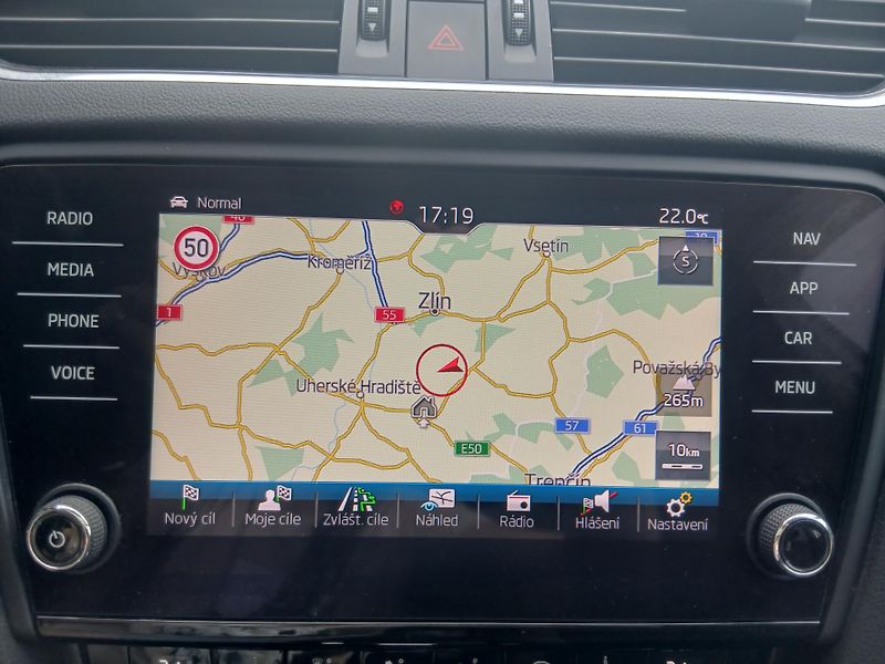 Škoda Octavia 2.0 TDi SCOUT 1.MAJ ČR - fotka 23 z 38