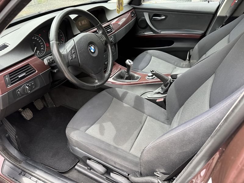 BMW Řada 3 2,0i  Navigace - fotka 8 z 21