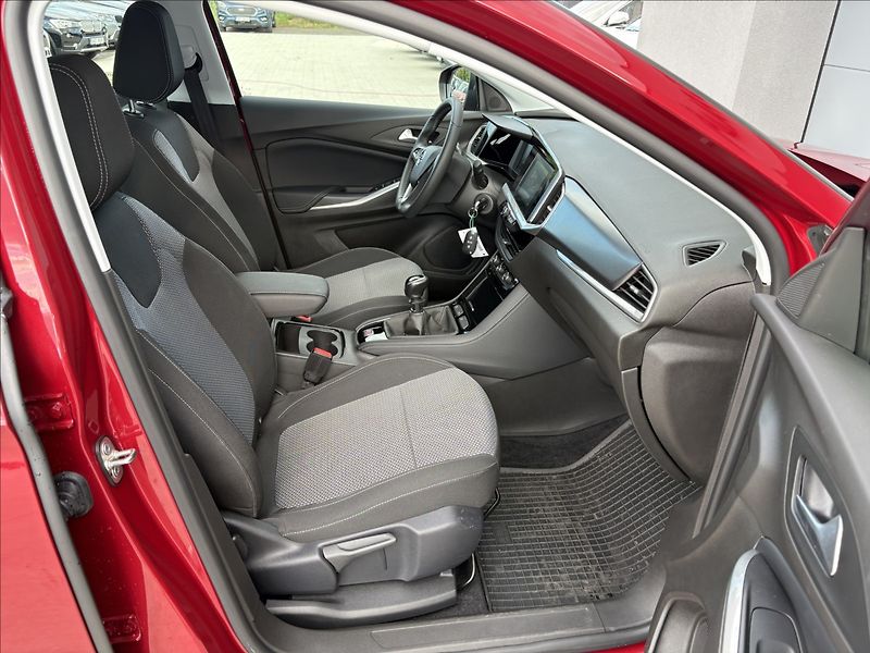 Opel Grandland 1,2 TURBO 96 KW MT6 CZ ZÁRUKA - fotka 20 z 27
