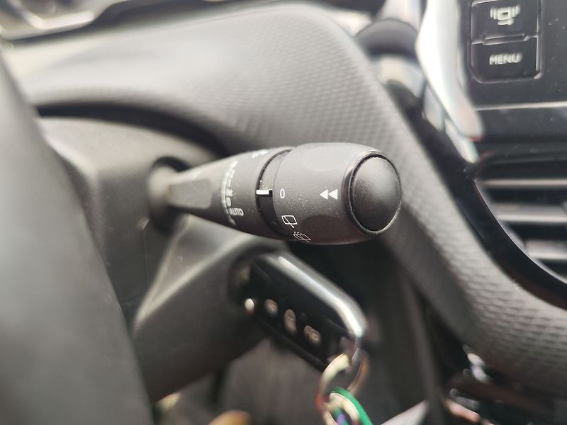 Peugeot 2008 1.6 VTi/88kW Allure tažné ČR - fotka 23 z 32