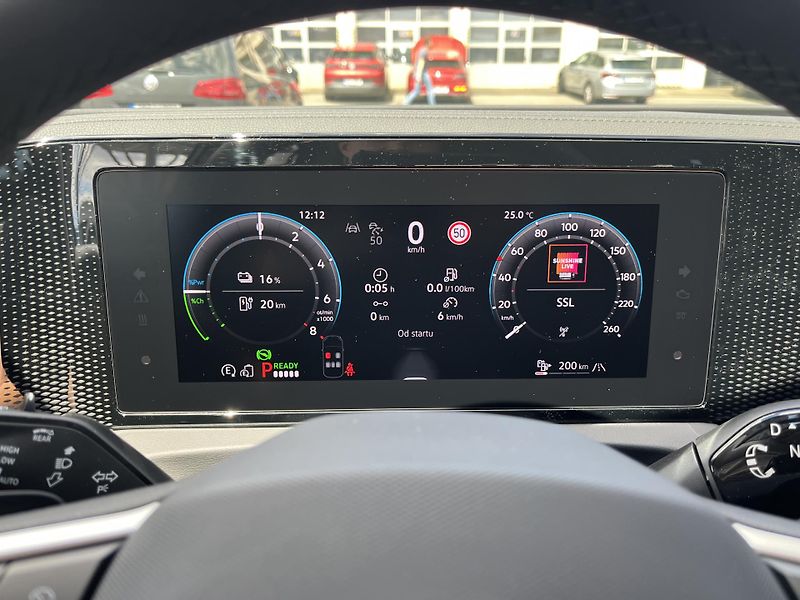 Volkswagen Tiguan People 1,5 TSI 150 kW eHybrid - fotka 13 z 24