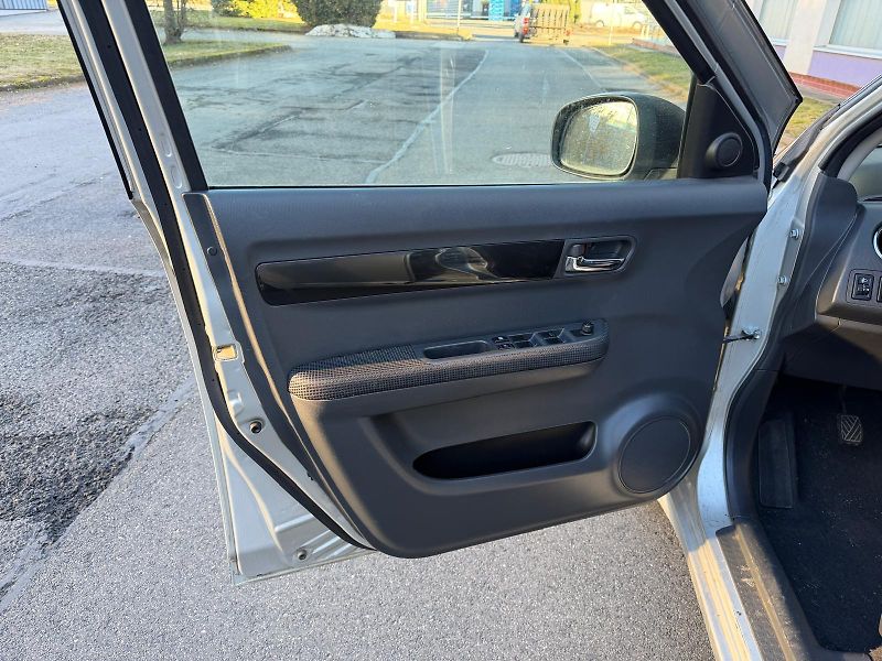Suzuki Swift 1,3 16V 4x4 / sada pneu / - fotka 8 z 21