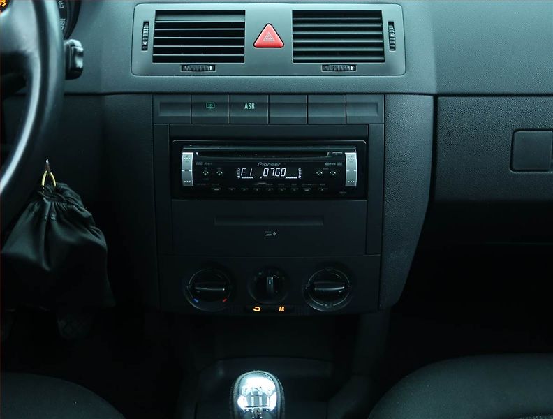 Škoda Fabia (2006) Elegance 1.2 12V, po STK - fotka 12 z 15