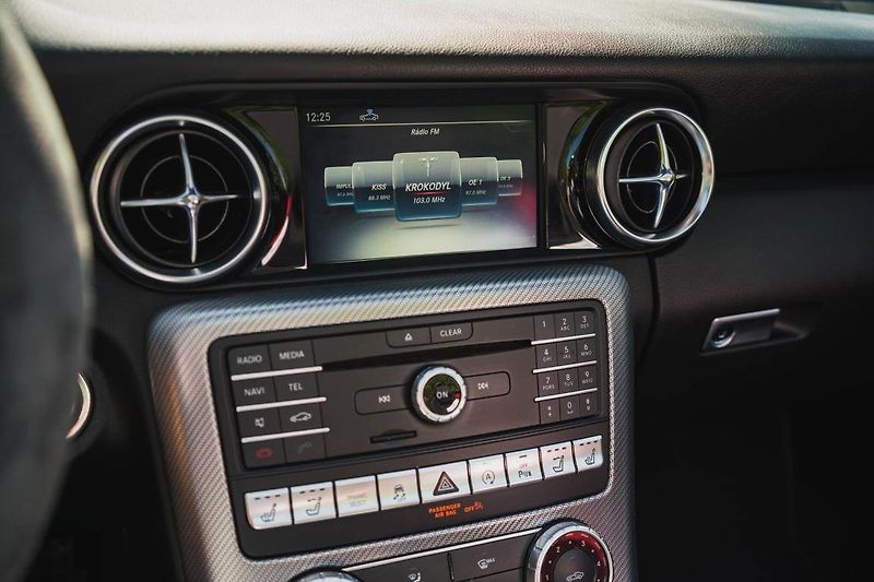 Mercedes-Benz SLC (2019) 300, Automat,180KW,Full Led - fotka 18 z 31