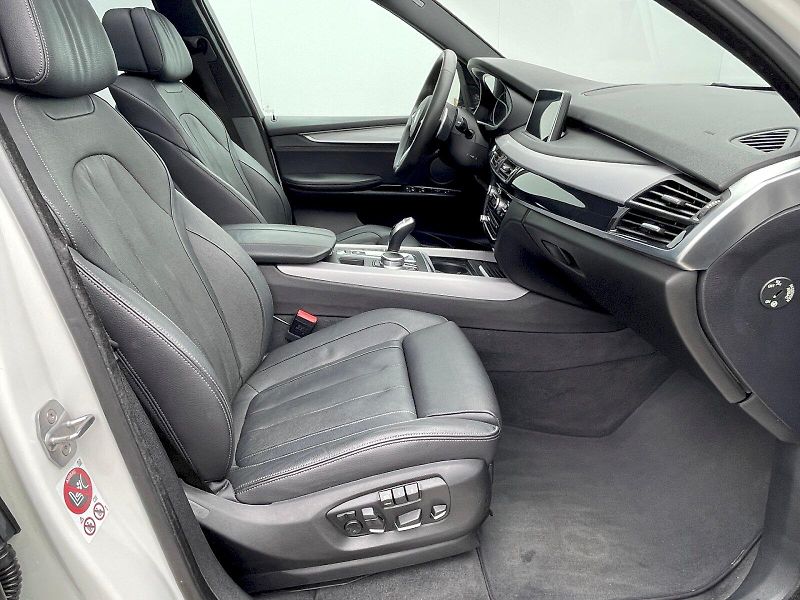 BMW X5 (2017) 3.0 / 230 kW xDrive 40d M-Pake - fotka 9 z 30