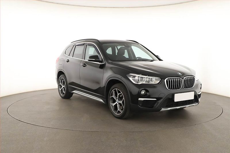 BMW X1 (2019) xDrive18d, ALU, KLIMA, ČR, 4X4 - fotografie inzerátu