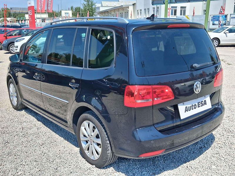 Volkswagen Touran (2014) 2.0 TDi, DSG, bixen, panor - fotka 6 z 23