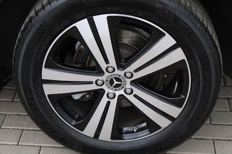 Mercedes-Benz GLE 300d 4MATIC TAŽNÉ 1.MAJ. ČR - fotka 9 z 28