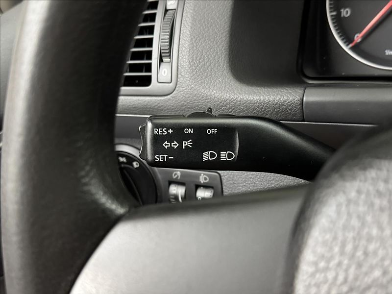 Volkswagen Touran 1,6 i 75kW AC NOVÉ PRAHY APOD. - fotka 10 z 29