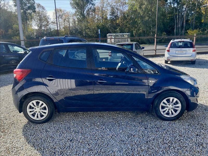 Hyundai ix20 1,6i 91kW 38 000km - fotka 8 z 54