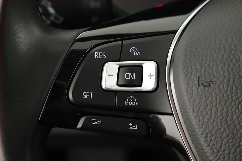 Volkswagen Golf (2017) 1.0 TSI, Tempomat - fotka 16 z 18