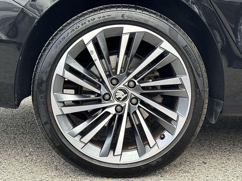 Škoda Superb (2025) Combi 1.5 TSI iV DSG L&K - fotka 30 z 33