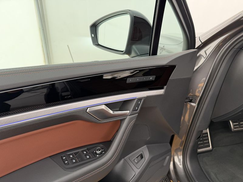 Volkswagen Touareg 3.0Tdi*210kw*DPH*Final Edition - fotka 10 z 49