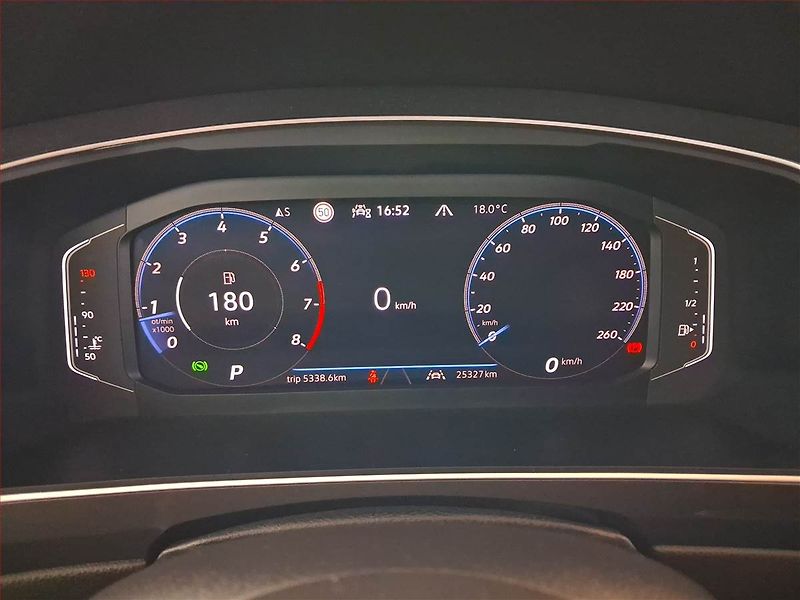 Volkswagen Tiguan (2024) 2.0 TSI - fotka 11 z 22