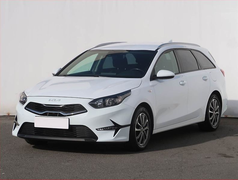 Kia Ceed (2023) 1.5 T-GDI, ČR,1.maj - fotka 2 z 20