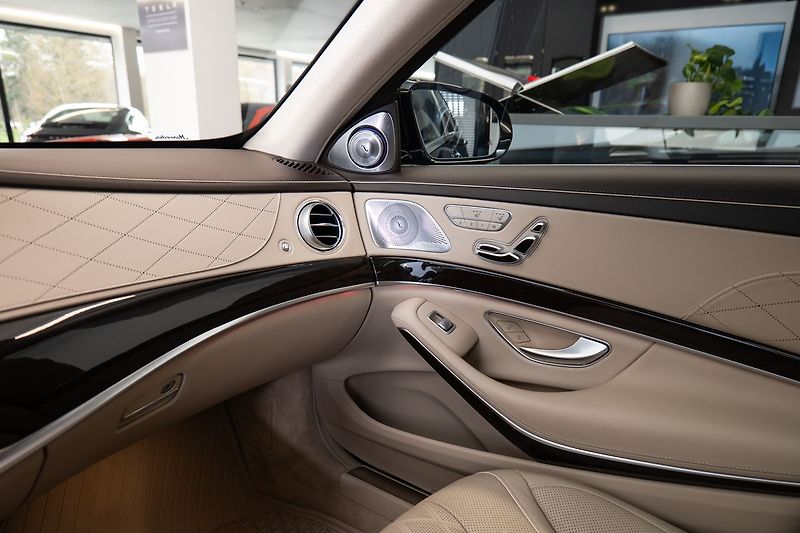 Mercedes-Benz Třídy S Maybach 4MATIC - fotka 20 z 26