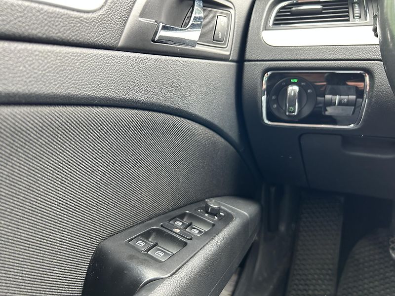 Škoda Superb (2012) 2.0 TDi 103 KW  - fotka 21 z 28