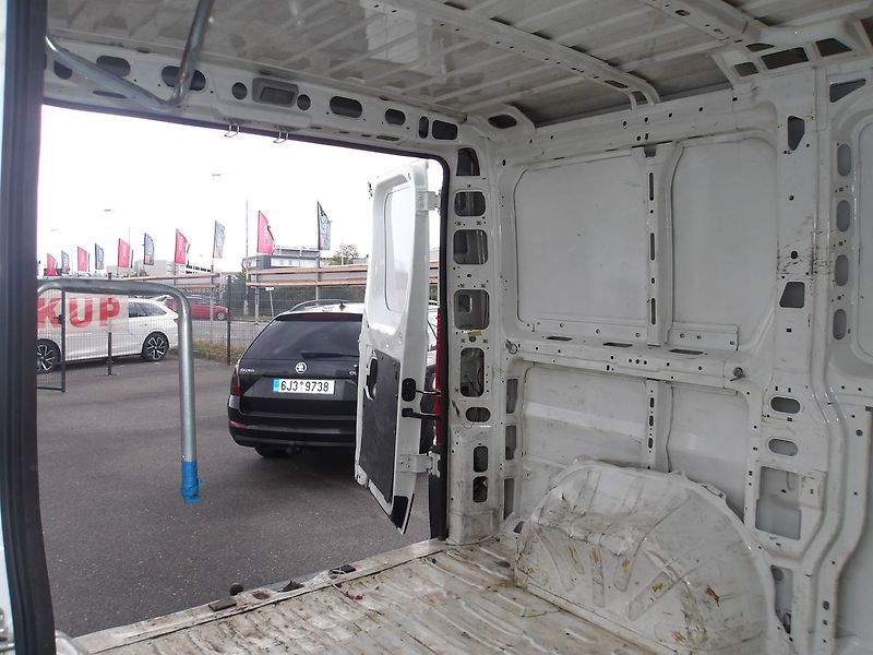 Peugeot Boxer 2,2JTD 1.MAJ.! NAJ.122000km !! - fotka 20 z 31