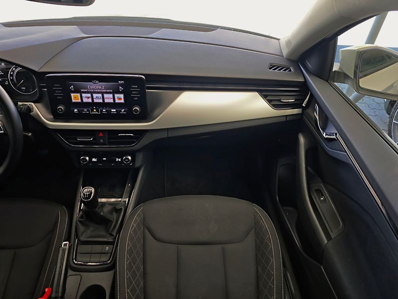 Škoda Scala (2020) 1.0 TSi Drive 125 Years - fotka 17 z 40