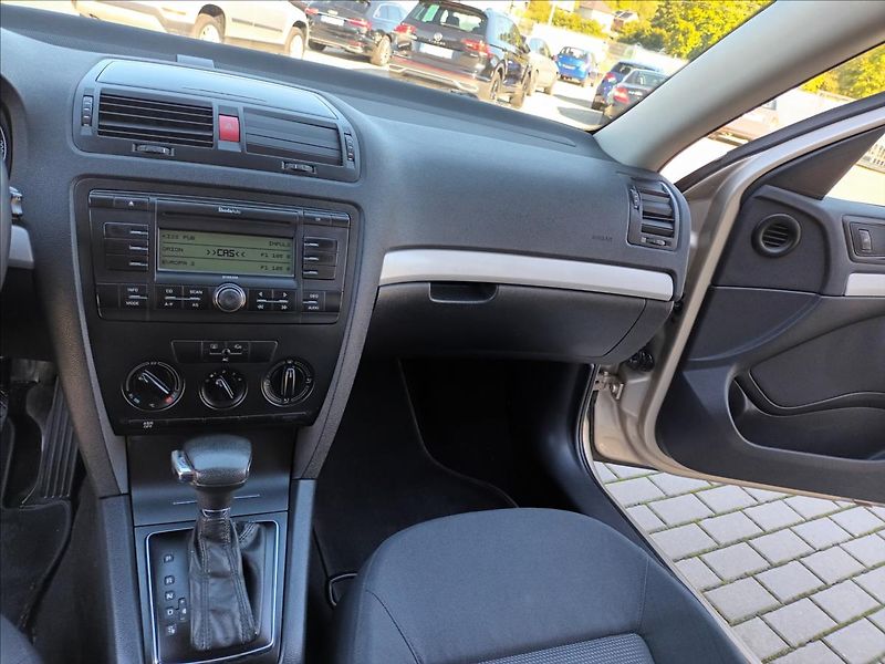 Škoda Octavia 1,6 MPI,75KW,DSG,KLIMA, - fotka 13 z 31