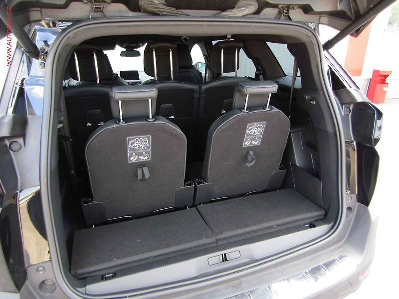 Peugeot 5008 (2019) 1.2 PT, GT Line, LED, navi - fotka 12 z 23