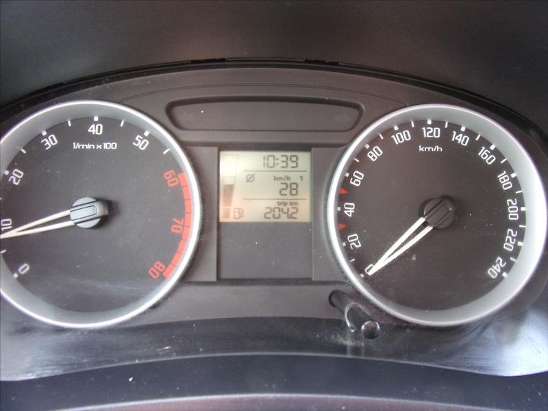 Škoda Fabia 1,4 16V - fotka 17 z 25