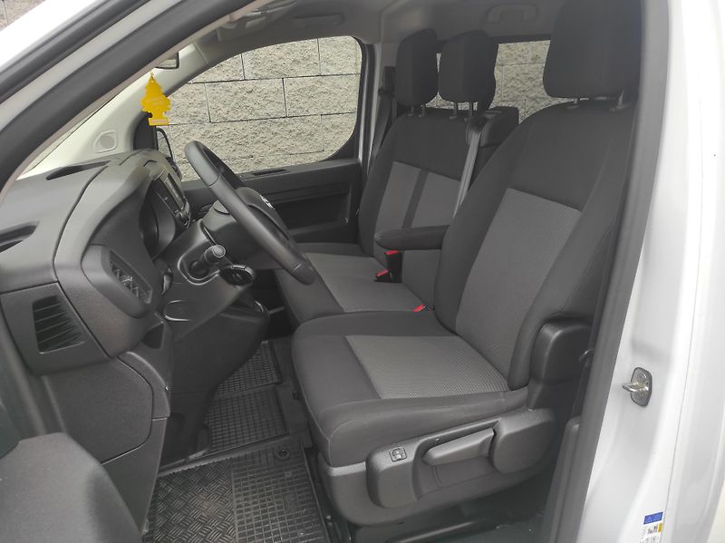 Toyota ProAce 2,0D-4D 9 míst, L2, ČR, TZ - fotka 8 z 31